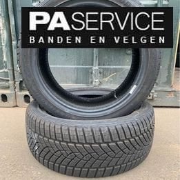 2x Bridgestone 215 45 17 Winterbanden met 8.4 mm, Gebruikt, Velg(en), -, -