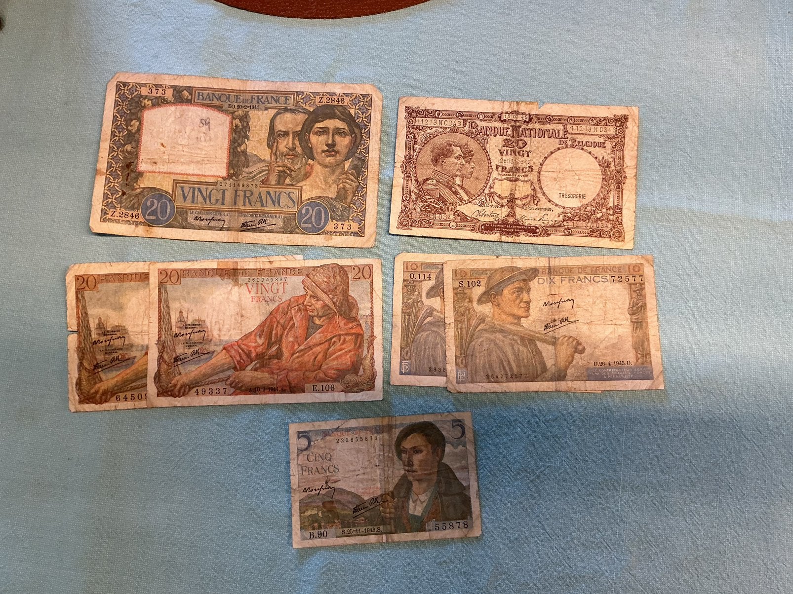 Franse, Belgische en Chinese bankbiljetten ., Ophalen