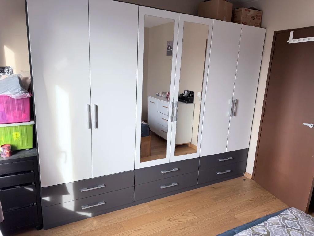 Grande armoire avec miroirs – À enlever à Bruxelles (Jette), Maison & Meubles, Armoires | Penderies & Garde-robes, Utilisé, 200 cm ou plus