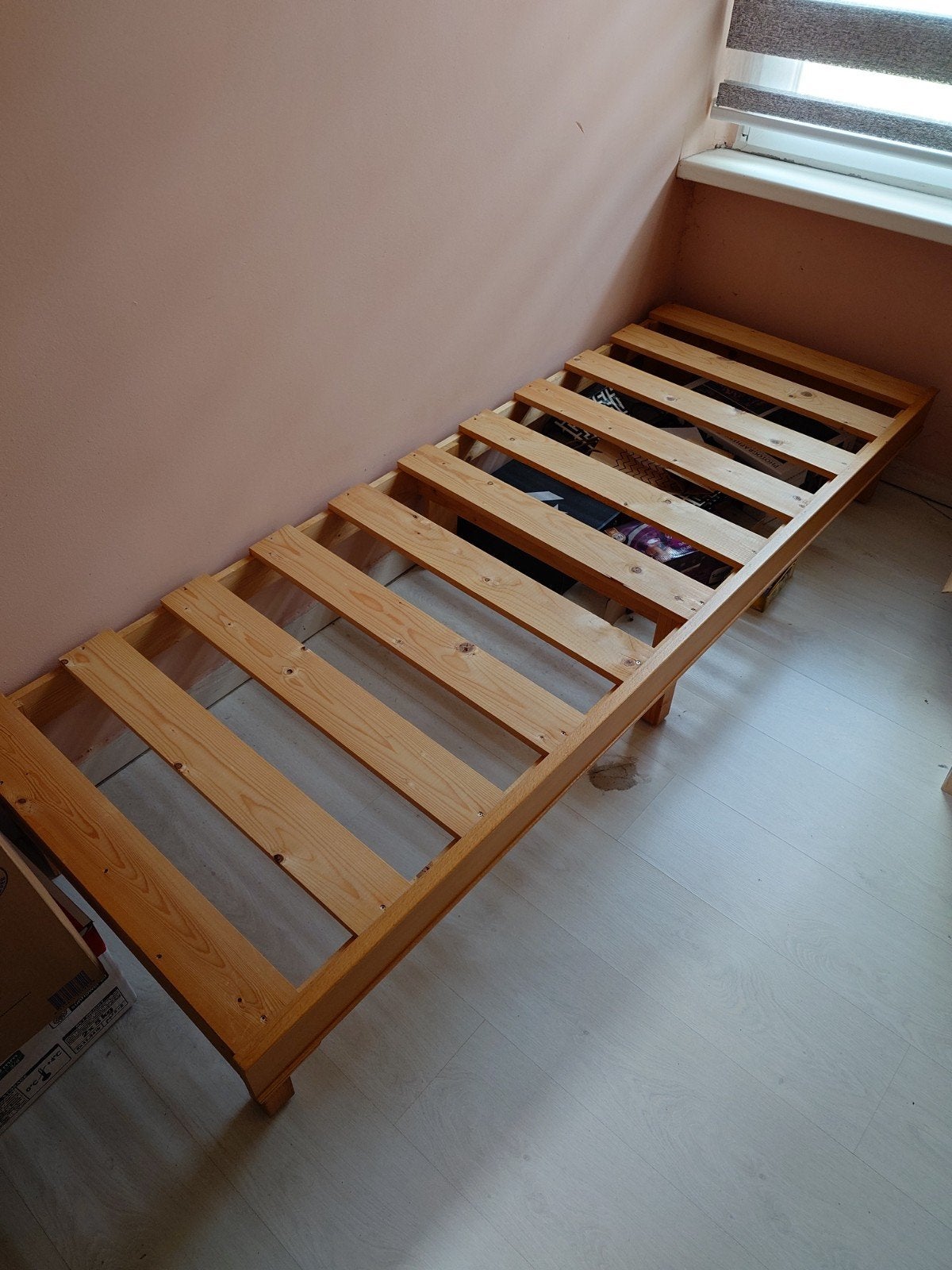 EENPERSOONS BED EN HOUTEN FRAME, Ophalen, 90 cm, Eenpersoons, Meerkleurig