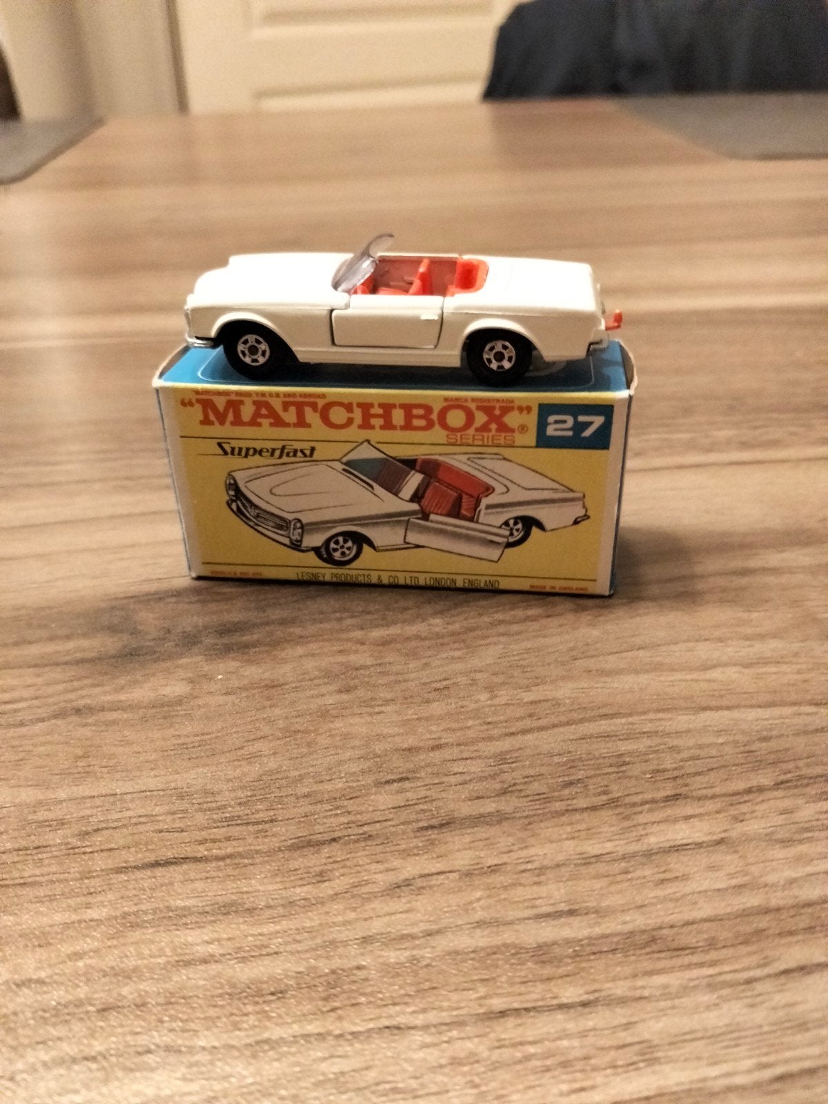 boîte d'allumettes SUPERFAST n 27 Mercedes 230SL & F-box, Envoi, Matchbox
