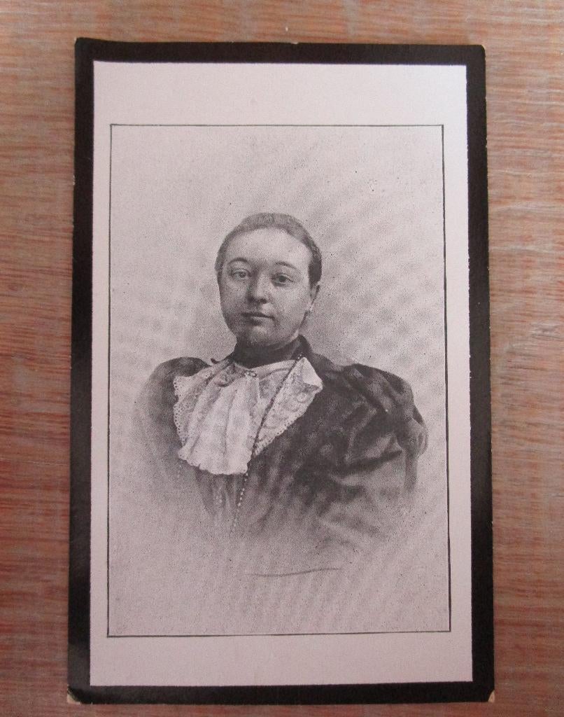 oude doodsprentjes met foto vrouw, Ophalen of Verzenden, Rouwkaart