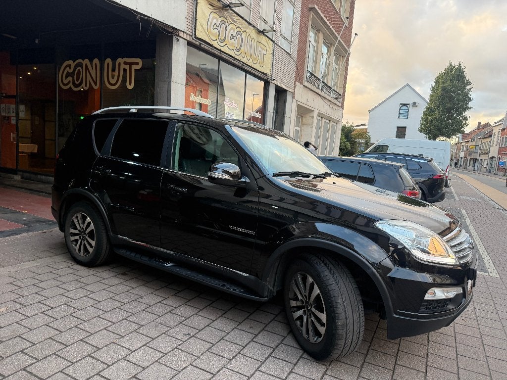 Ssang Yong rexton (2.0CDI Mercedes) 7 Places 105000km 4x4, Auto's, Euro 5, Zwart, Bedrijf, Rexton