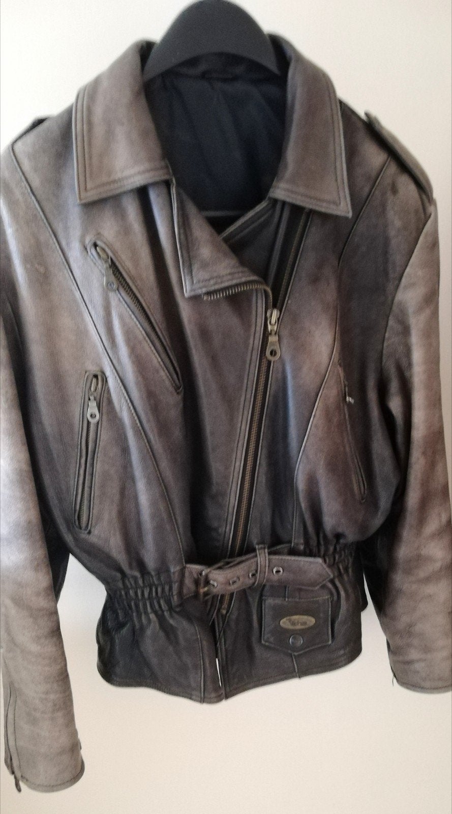 Prachtige lederen motorvest, verkleurd grijs. Maat S/M, Motoren, Kleding | Motorkleding, Ophalen