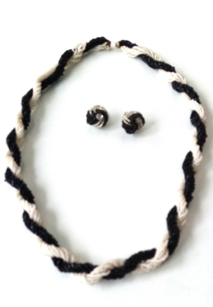 Zwart-witte parelketting + oorclip jaren '20-30, Ophalen, Zo goed als nieuw, Overige materialen