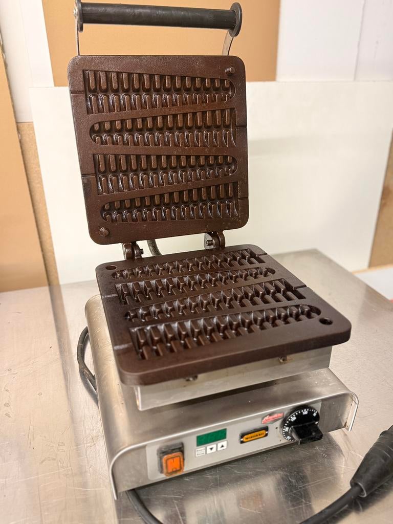 Gaufrier Neumärker - gaufres en bâtonnet., Electroménager, Enlèvement, Comme neuf