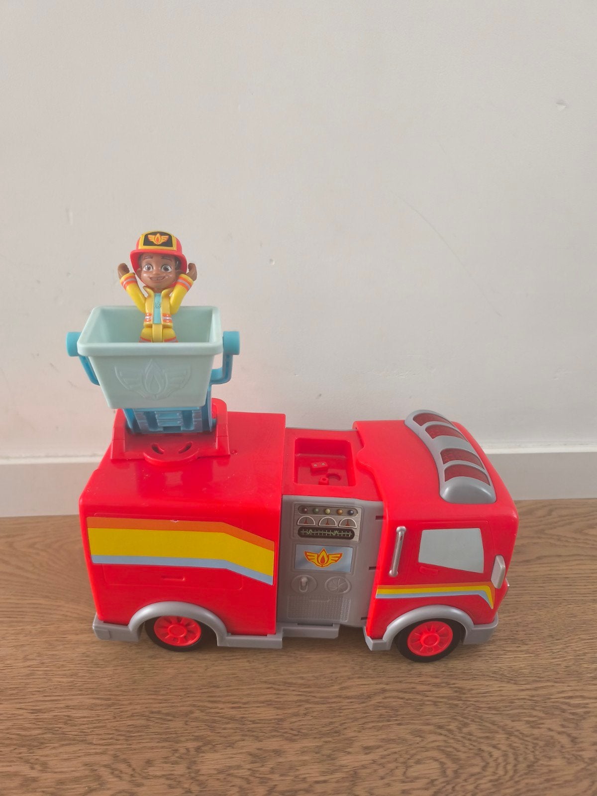 Disney vuur vriendjes - brandweerwagen met licht en geluid, Kinderen en Baby's, Ophalen, Zo goed als nieuw