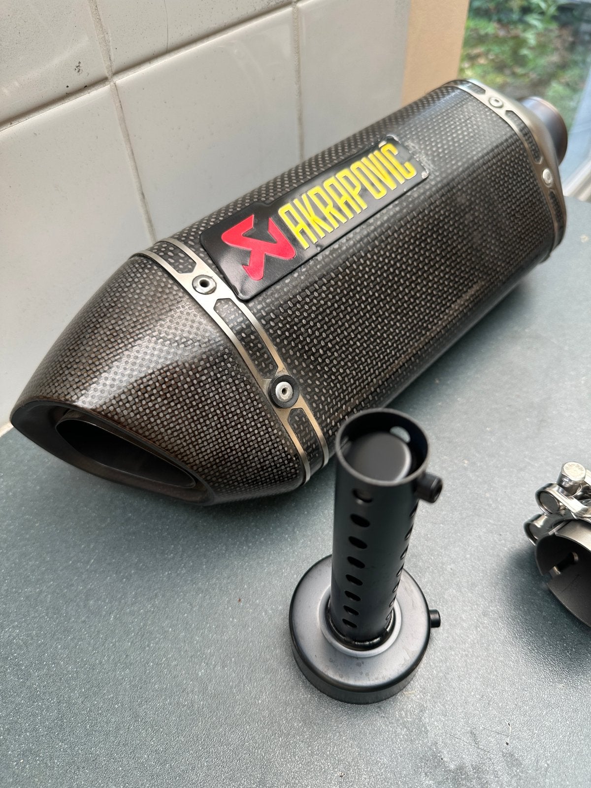 Akrapovic carbon, Motoren, Ophalen