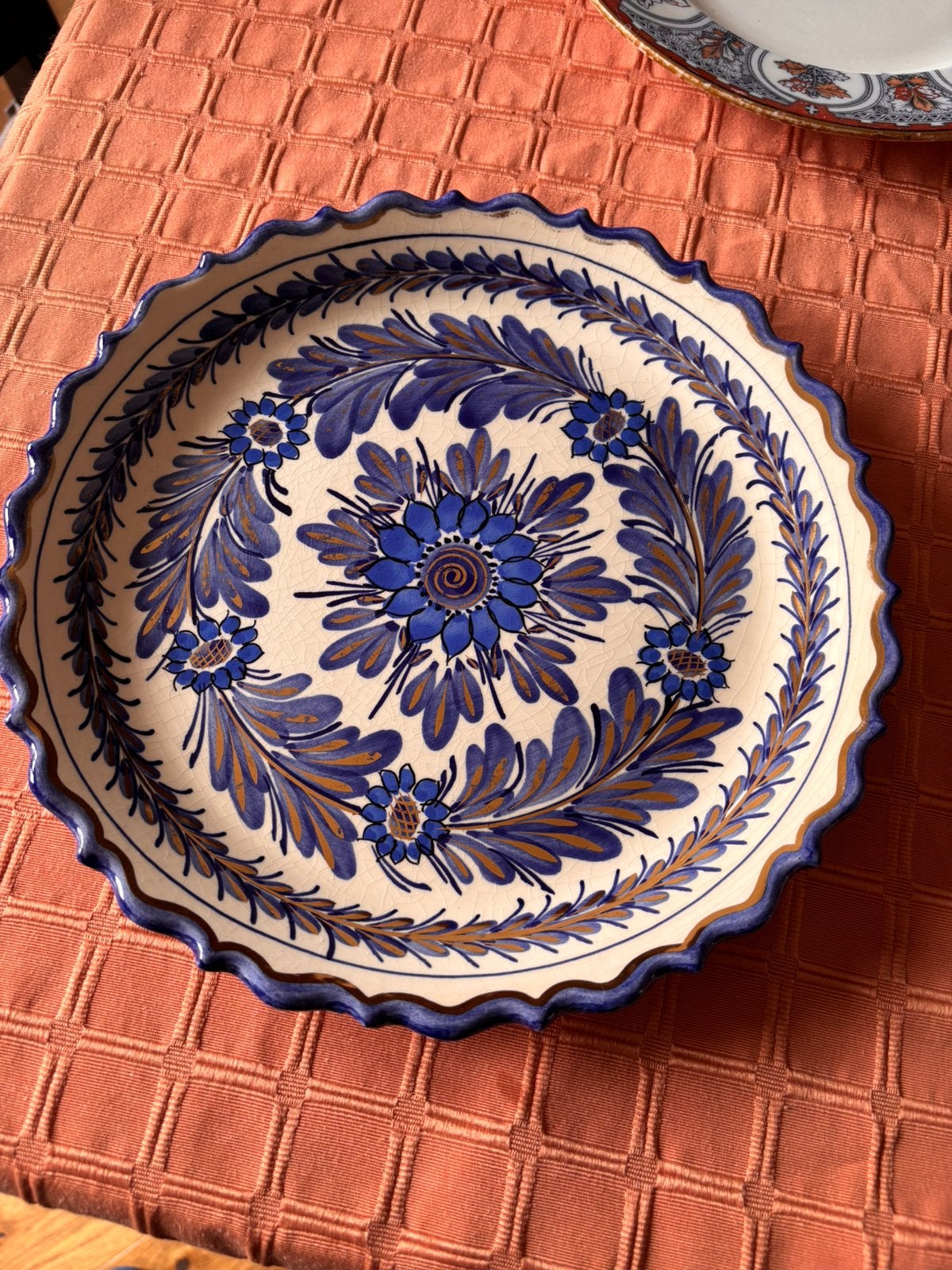 Superbe assiette en céramique signée, Antiek en Kunst, Ophalen