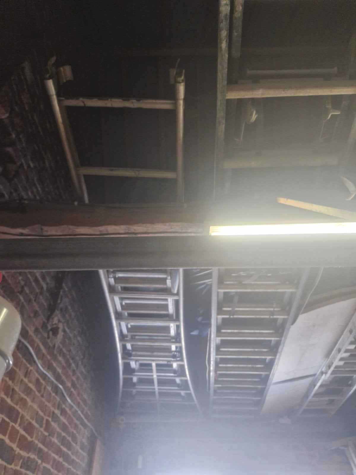 ladders, Enlèvement