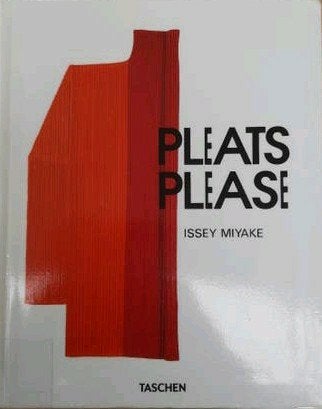 Pleats Please Issey Miyake, Livres, Enlèvement ou Envoi, Taschen, Comme neuf, Couturiers