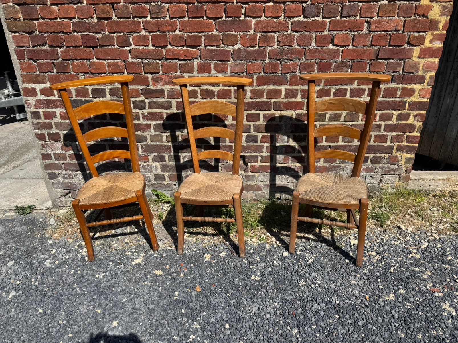 Antieke kerkstoelen, Ophalen
