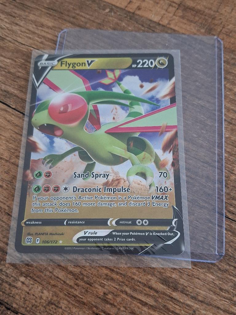 Pokemon kaart Flygon V, Verzenden, Nieuw, Losse kaart, Foil