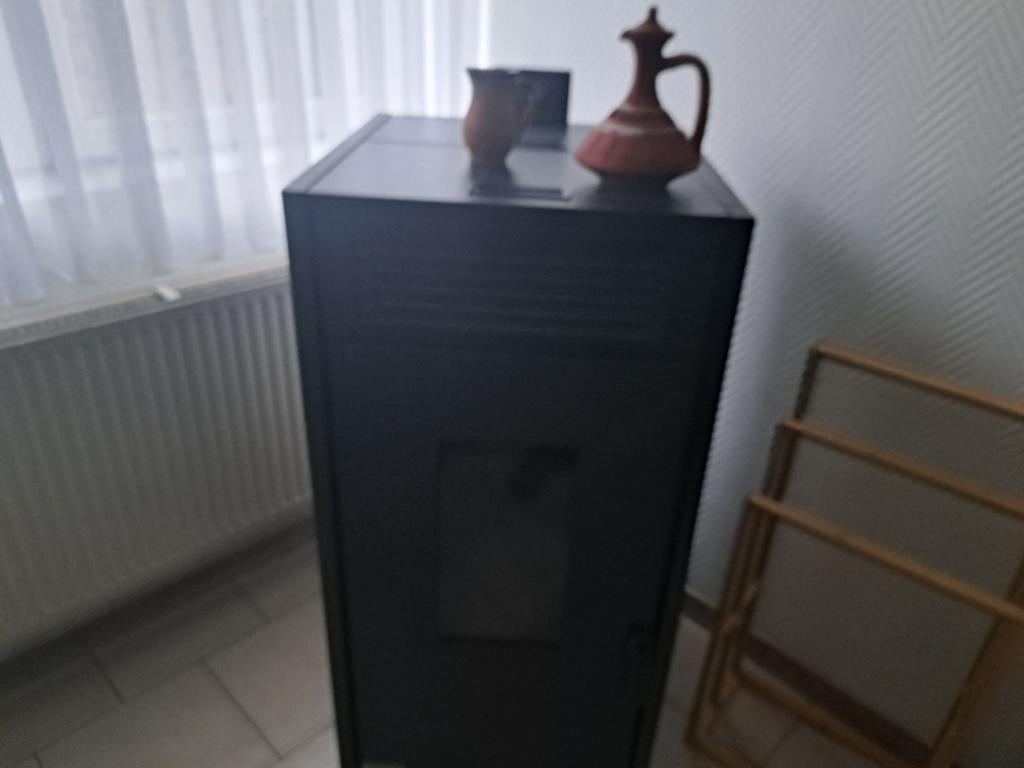 Poelle a pellet  hidro 30kw tres peux servi lier ou radiateu, Ophalen