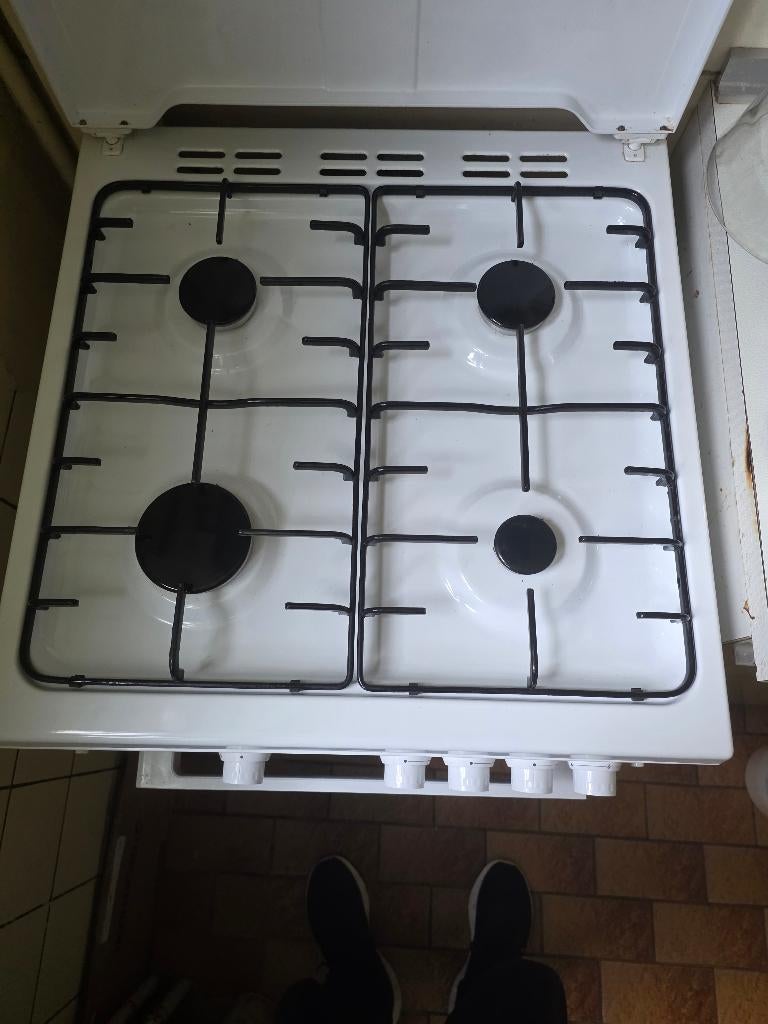 Beko 4-pits gasfornuis met oven en deksel, Elektronische apparatuur, Fornuizen, Gebruikt, Tussenbouw, Gas, 4 kookzones, 85 tot 90 cm