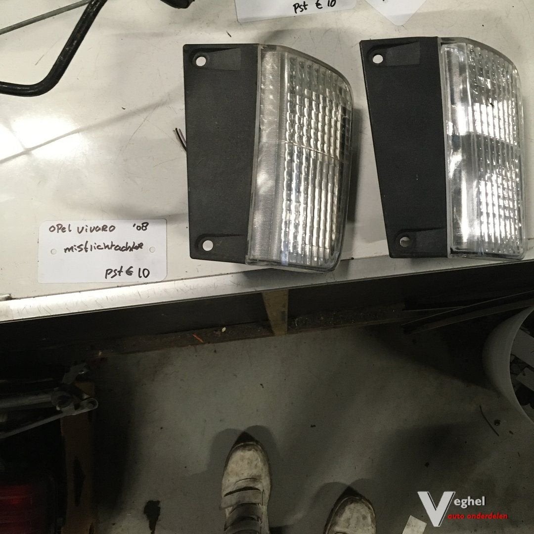 Opel Vivaro 1.9D 2008 Mistlamp Achter, Gebruikt, -, -, Ophalen of Verzenden