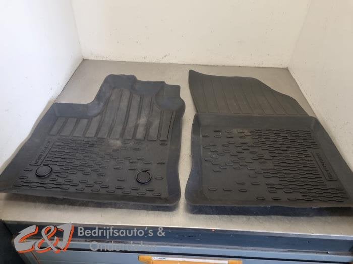 Kit tapis d'un Renault Express, Renault, -, 3 mois de garantie, Utilisé
