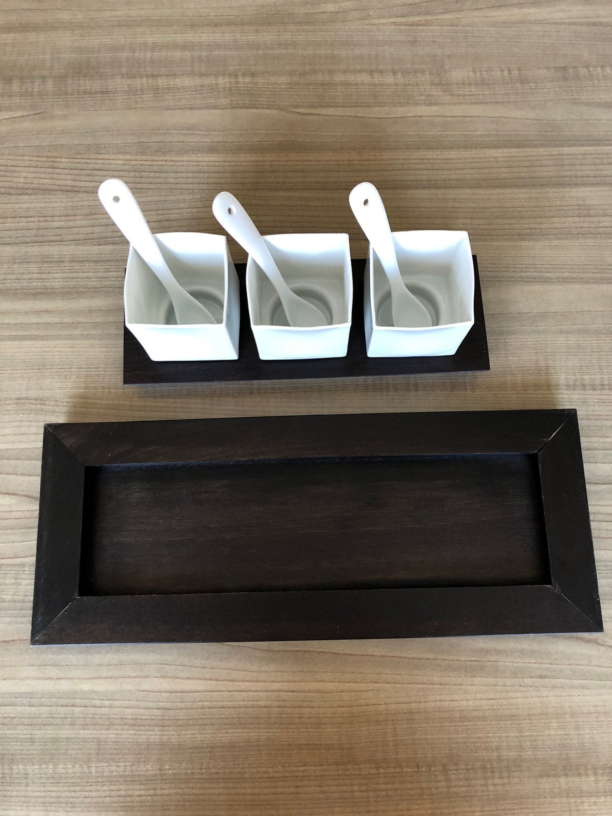 3 casseroles avec assiette de service, Maison & Meubles, Cuisine | Vaisselle, Enlèvement, Comme neuf