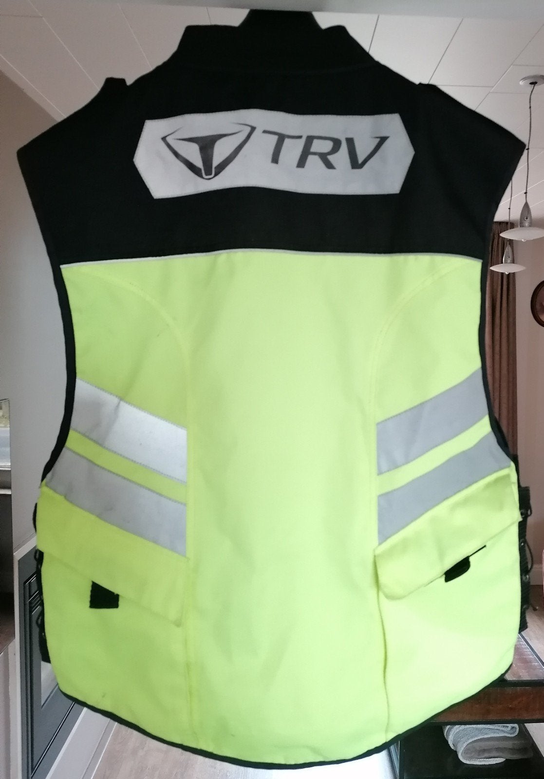 Fluo jas, Ophalen
