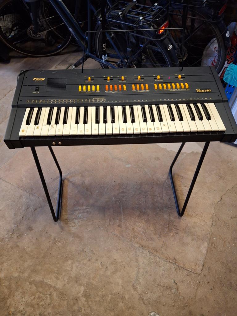 Synthesizer gracia, Muziek en Instrumenten, Keyboards, Ophalen, Gebruikt