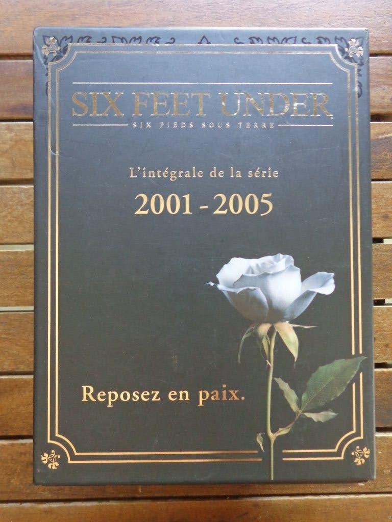 )))  Six Feet Under  //  L' intégrale  5 Saisons (((, Cd's en Dvd's, Vanaf 16 jaar, Overige genres, Ophalen of Verzenden, Zo goed als nieuw