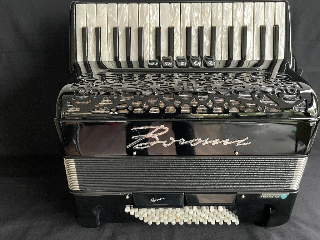 Z.g.a.n. italiaanse Borsini Vienna 723 accordeon . 72 bas ., Musique & Instruments, Enlèvement ou Envoi, Avec valise, Comme neuf