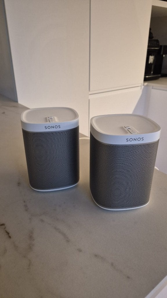 2x Sonos Play 1 - rarement utilisés, TV, Hi-fi & Vidéo, Enceinte d'étagère, Sorento, Comme neuf, Enlèvement