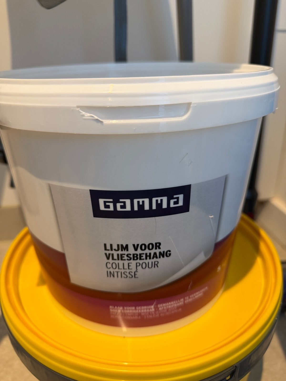 Lijm voor vliesbehang, Ophalen, Zo goed als nieuw