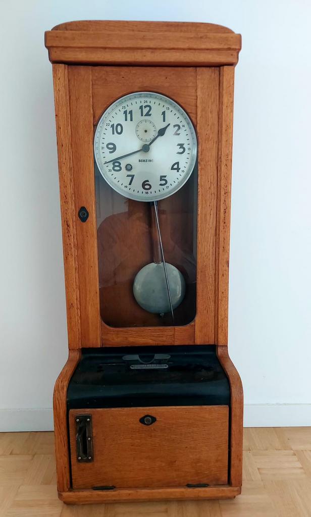 Horloge pointeuse, Enlèvement