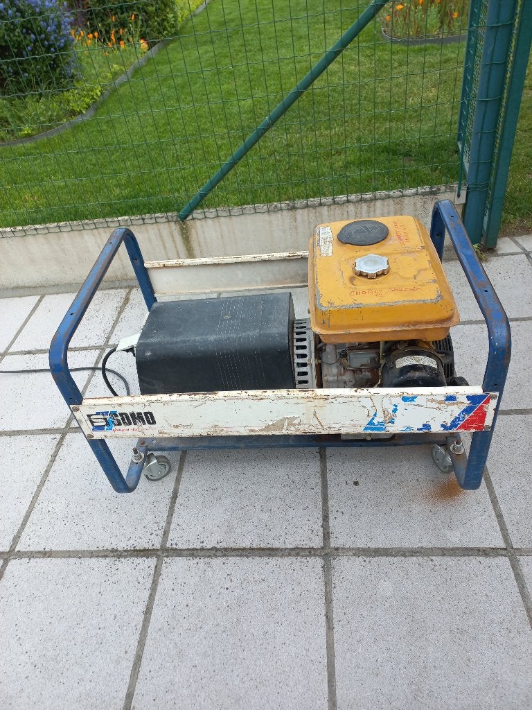 GÉNÉRATEUR TRÈS PUISSANT 8 KVA, Enlèvement, Utilisé, 5 à 10 kVA, Essence