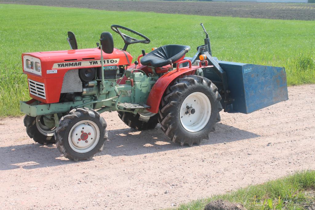tractor 4x4 met schepbak, Ophalen