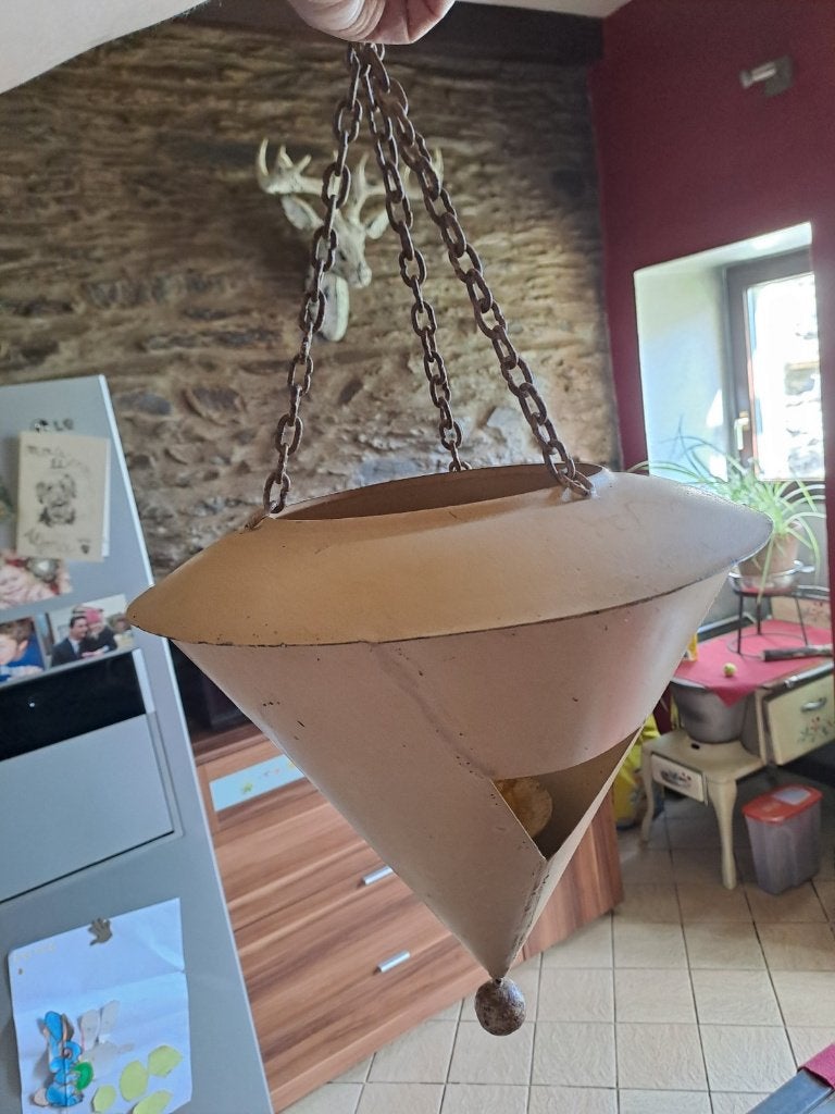 Hangende metalen kaarshouder, Huis en Inrichting, Woonaccessoires | Kandelaars en Kaarsen, Ophalen, Gebruikt, 25 tot 50 cm, Crème