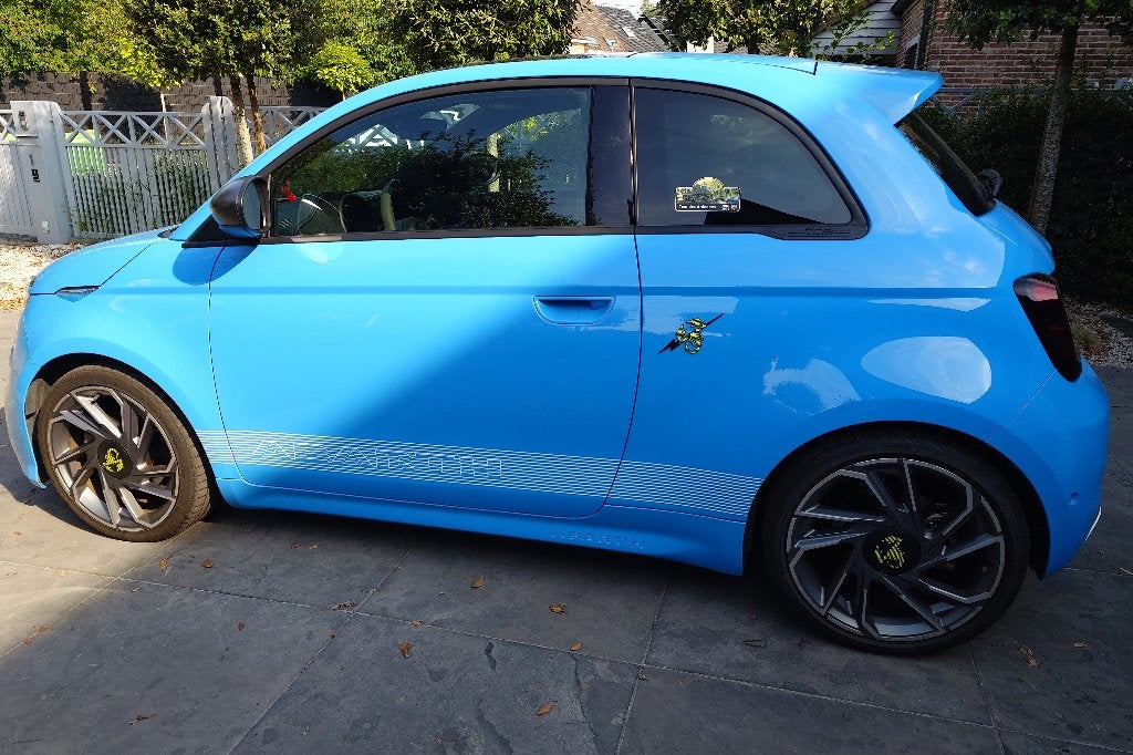 Abarth 500e Scorpionissima (première édition) - 09/2023, Autos, 0 kg, 0 kg, Noir, Automatique