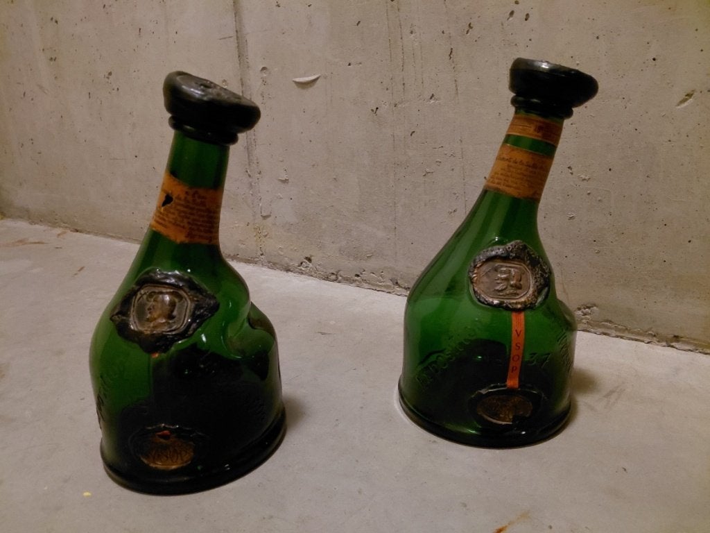2 bouteilles vides Armagnac Saint-Vivant 1937 - Déco Vintage, Enlèvement ou Envoi