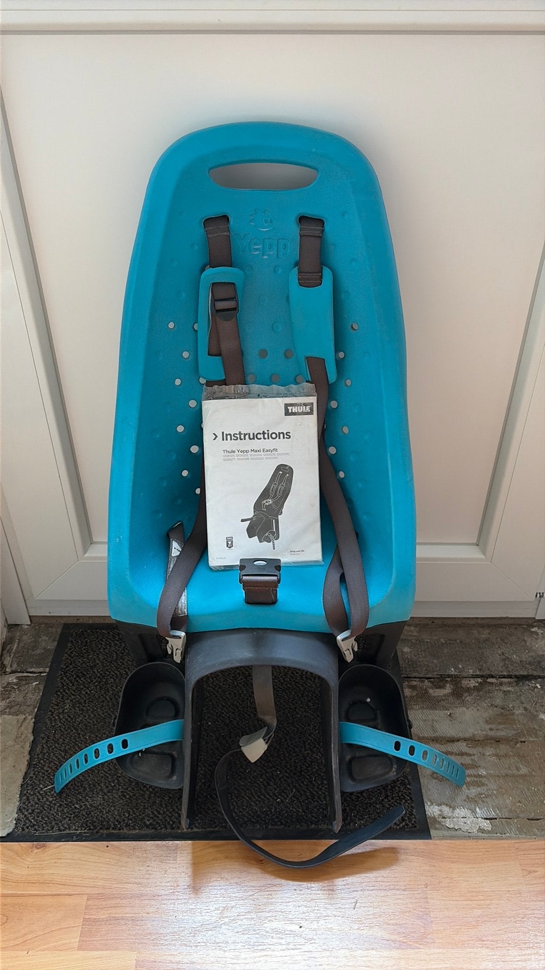 Siège vélo enfant arrière Thule Yepp Maxi Easyfit, Vélos & Vélomoteurs, Enlèvement, Comme neuf, Siège arrière, Repose-pieds