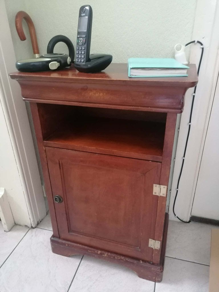 Meuble téléphone, Enlèvement
