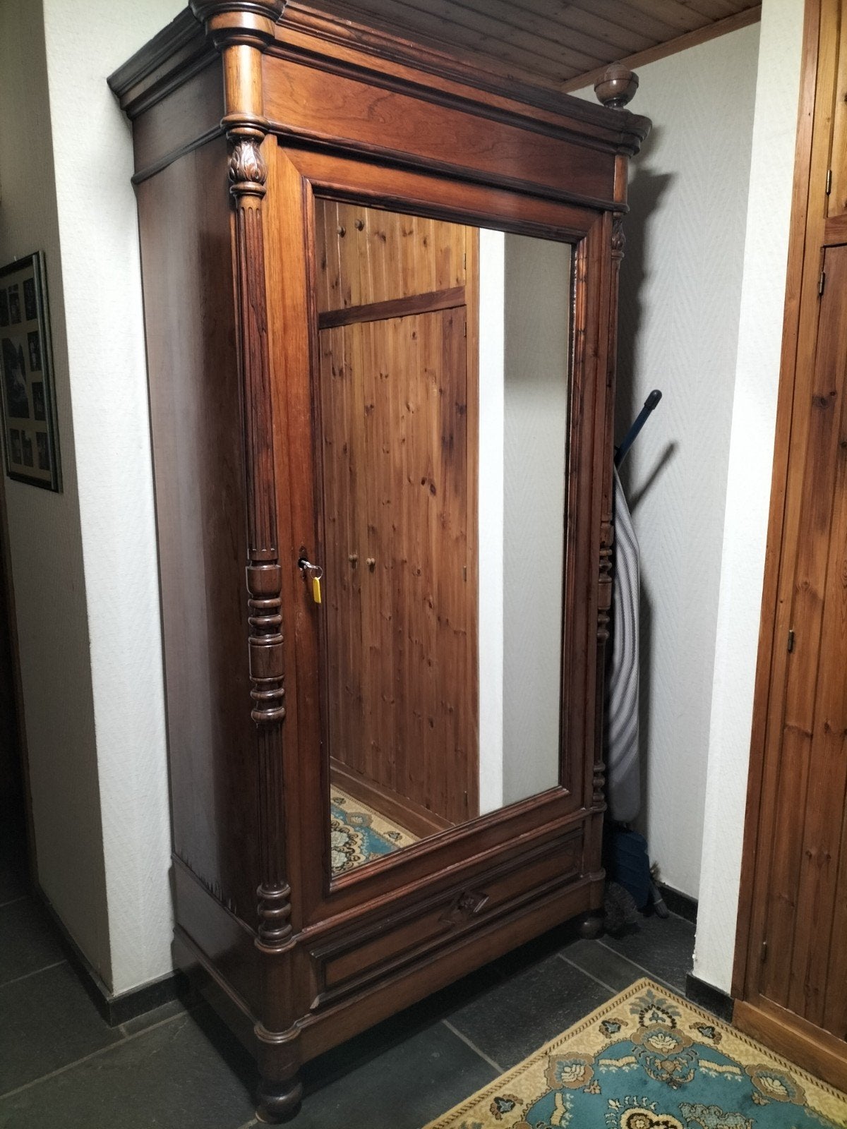 Ancienne Linguère oude linnenkast, Ophalen