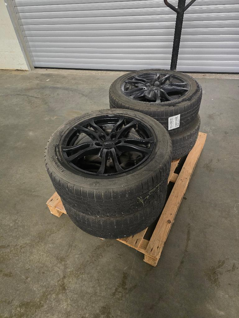 4x Anzio 18” velgen met Kumho 235/50R18 winterbanden, Auto-onderdelen, Banden en Velgen, Ophalen, 18 inch, Winterbanden, Band(en)