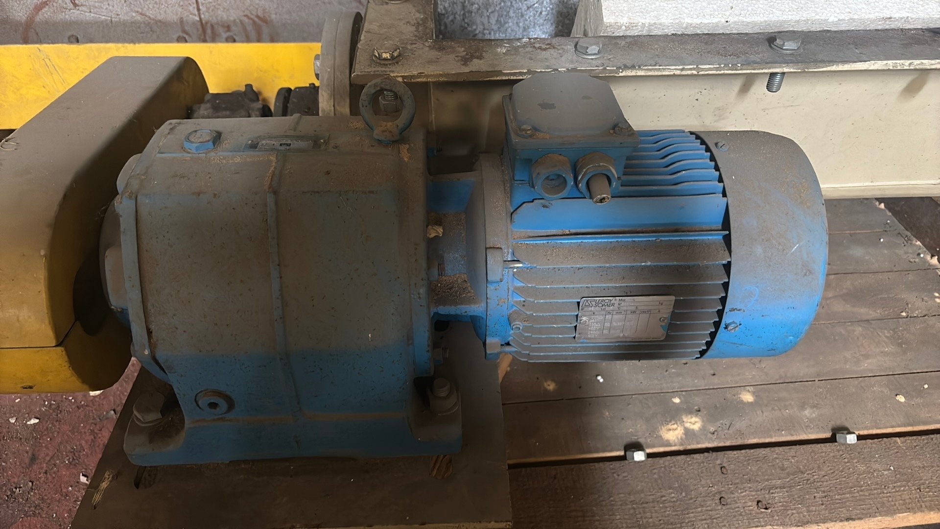 Leroy somer motor met reductiekast, Ophalen