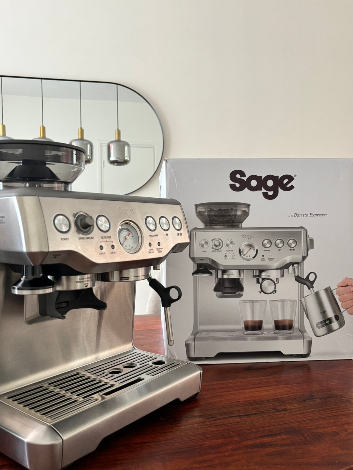 Sage Barista Express - Garantie jusqu'au 18-07-2027, Réservoir d'eau amovible, Café en grains, 2 à 4 tasses, Comme neuf