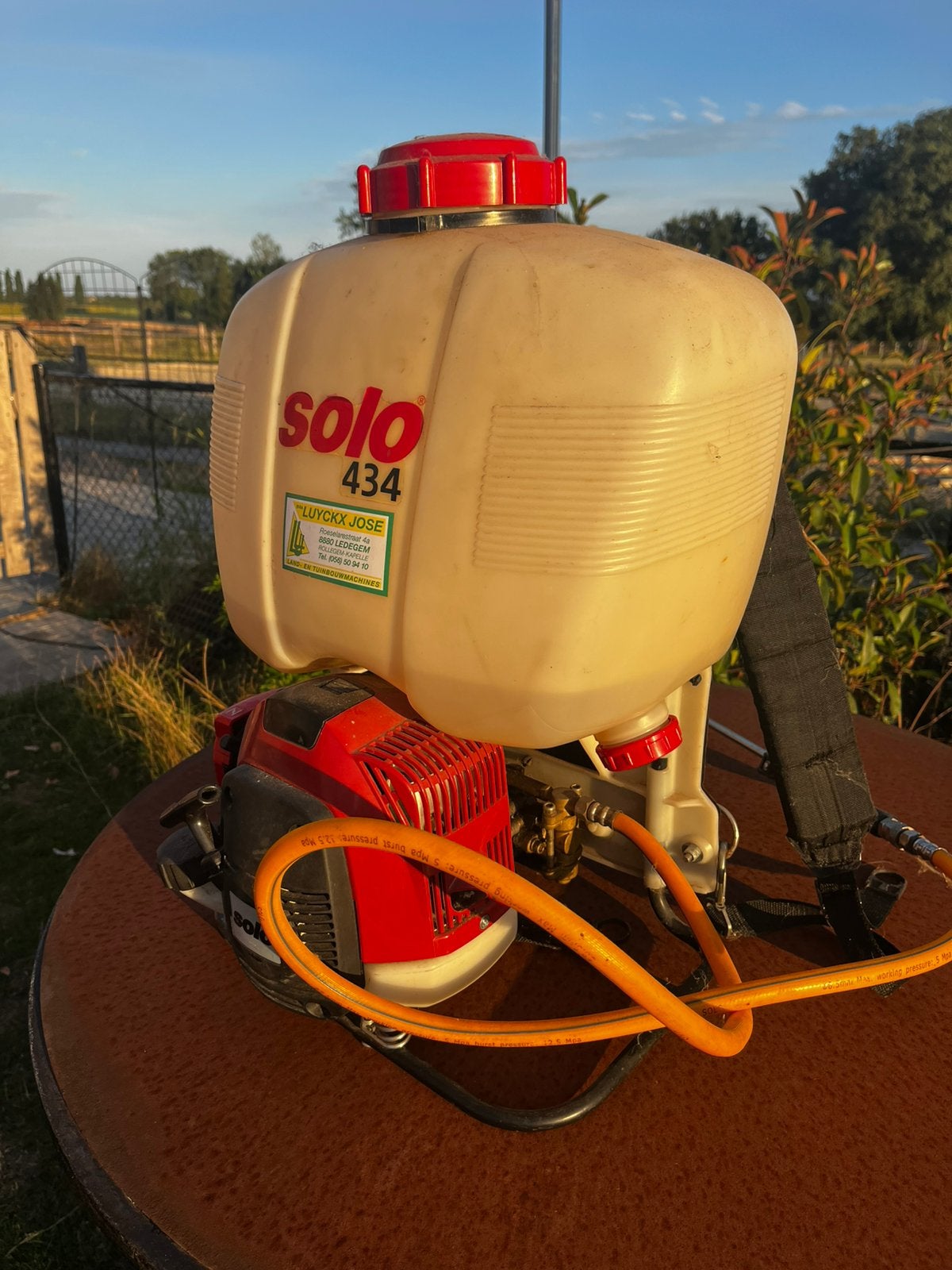Rugsproeier met Motor Solo, Ophalen
