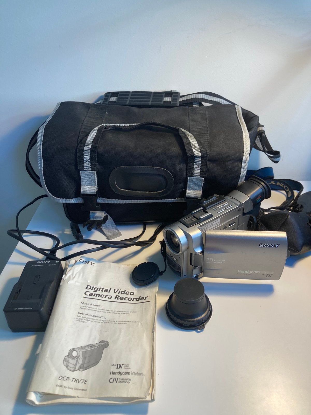 Mini caméra numérique Sony Handycam DCR-TRV7E, Enlèvement ou Envoi, Caméra, Comme neuf, 8 à 20x