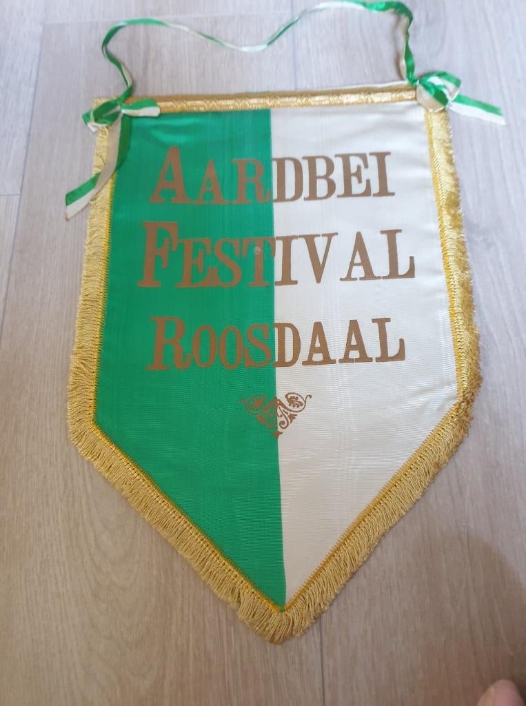 Wimpel Roosdaal Aardbei festival, Ophalen of Verzenden