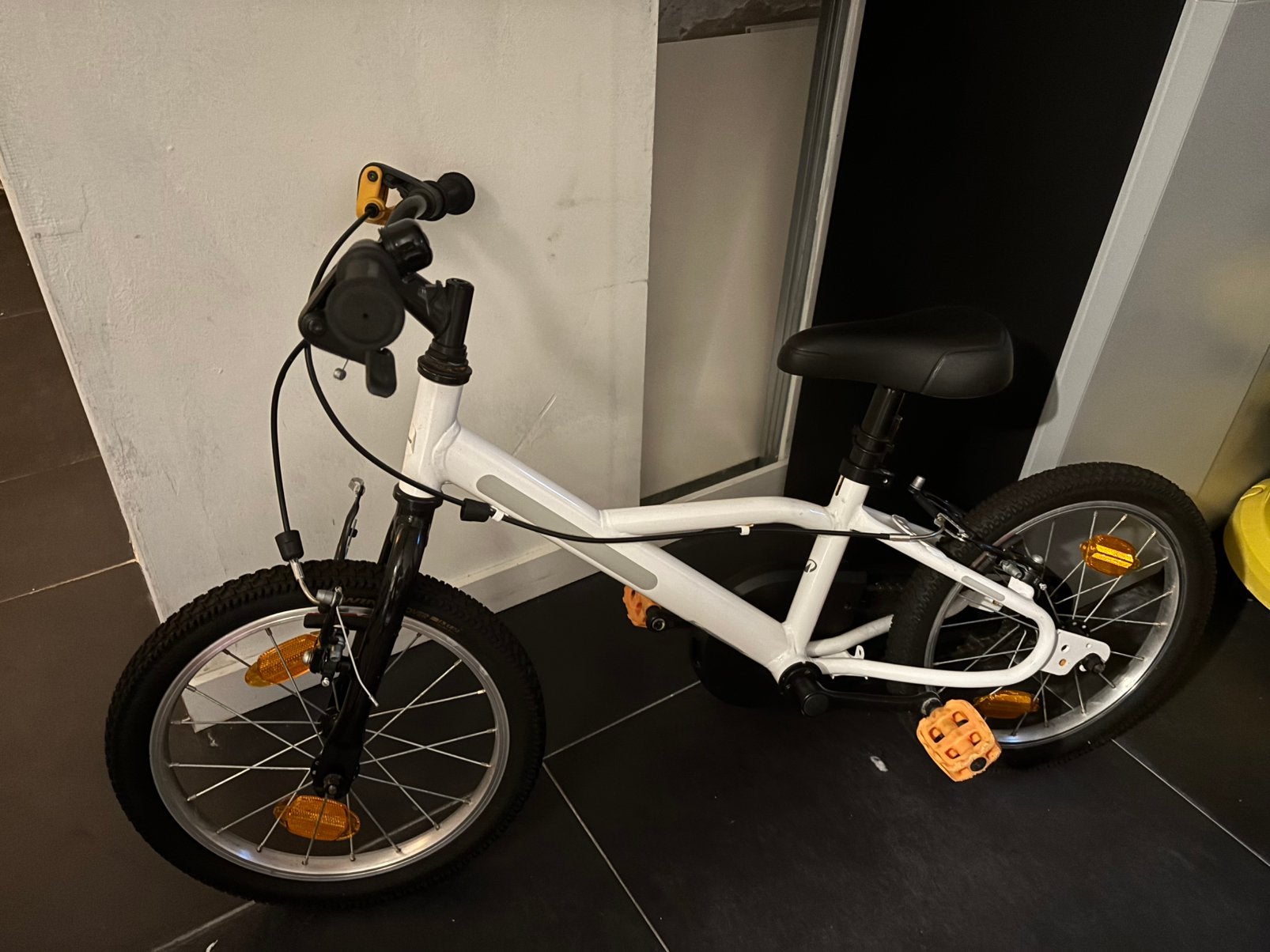 Kinderfiets Escape 100 2025, Fietsen en Brommers, Ophalen, Zo goed als nieuw