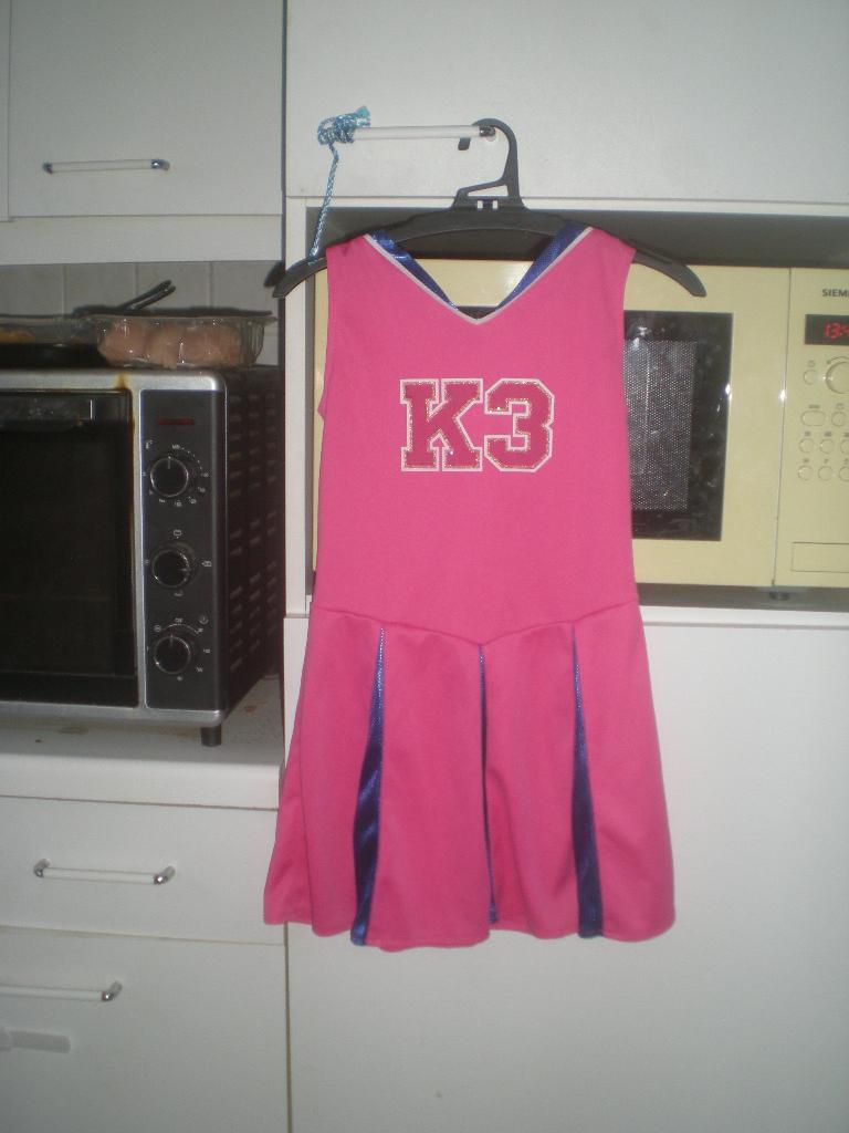 K3 kleedje roze, 5- 7 jaar, Ophalen of Verzenden, Zo goed als nieuw