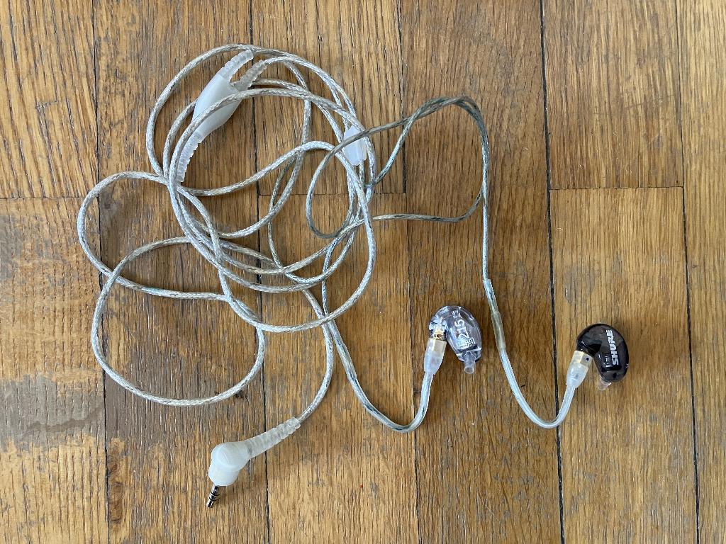 Shure SE215-CK in-ear oortjes, Muziek en Instrumenten, Midi-apparatuur, Ophalen, Zo goed als nieuw
