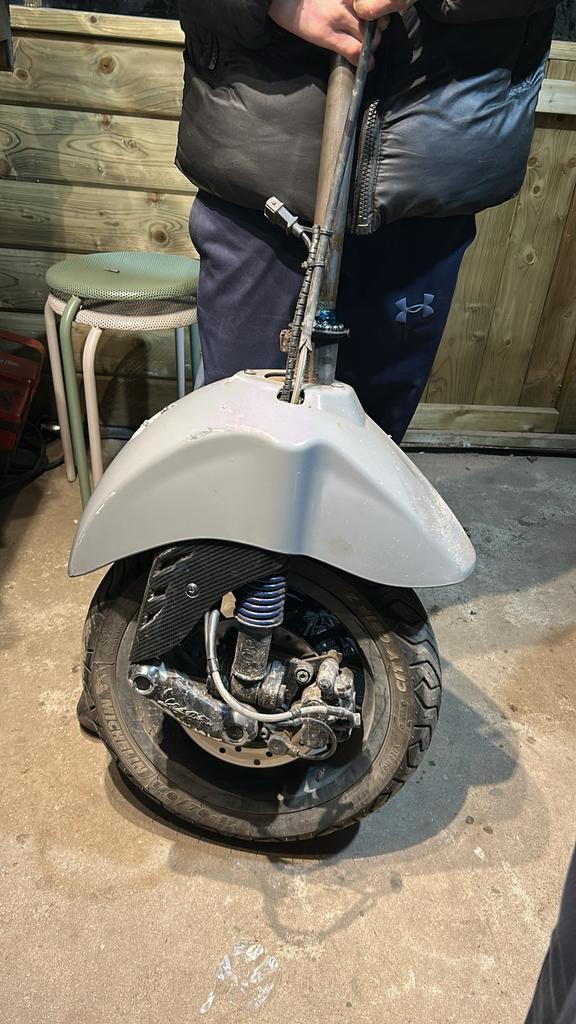 Vespa sprint voorvork, Ophalen