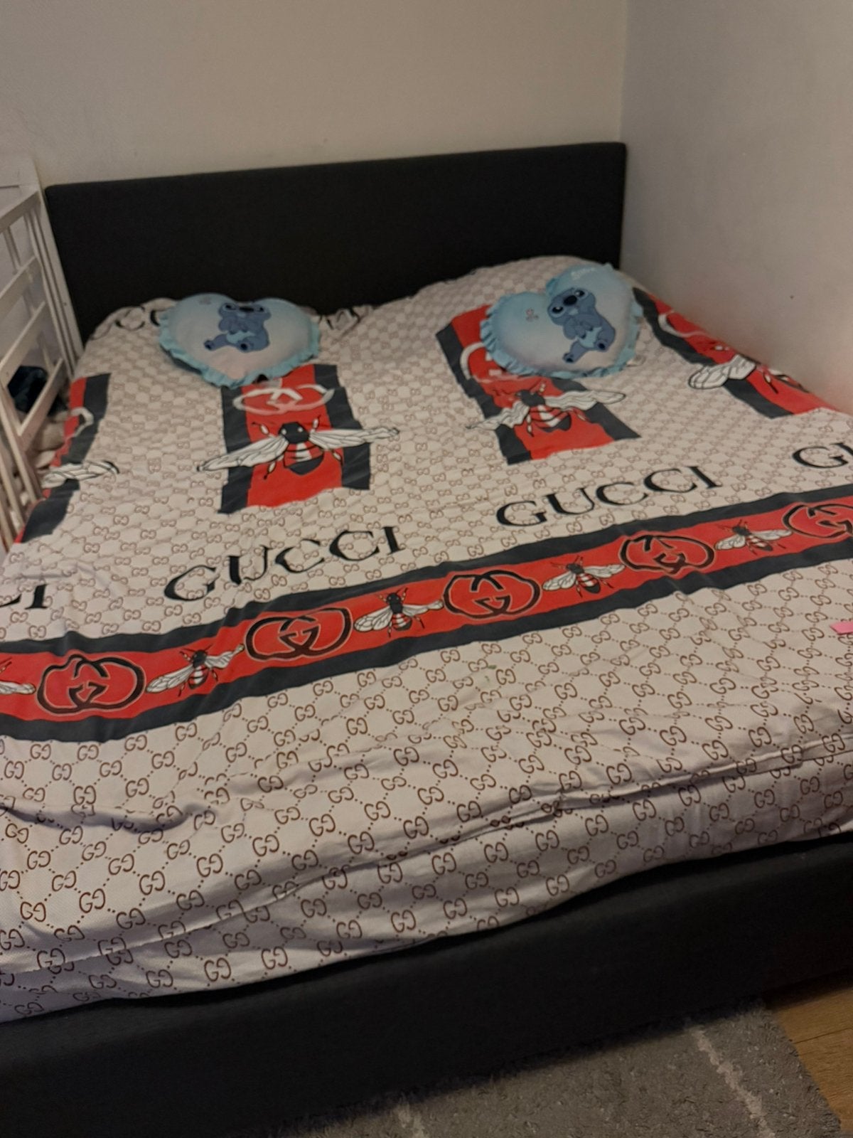 Deux lits avec deux matelas+ armoire, Enlèvement, Comme neuf