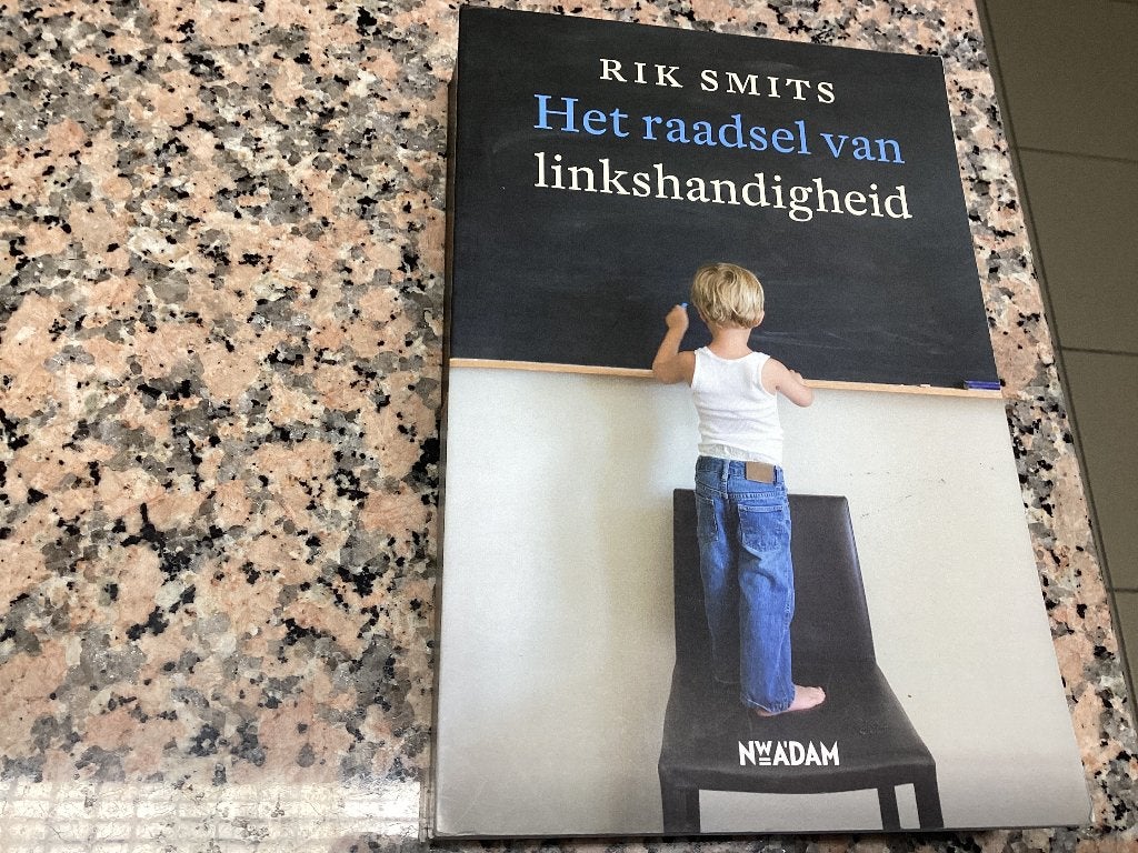 Het raadsel van linkshandigheid. Rik Smits, Livres, Livres offerts à l'occasion de la semaine du livre, Enlèvement ou Envoi, Comme neuf