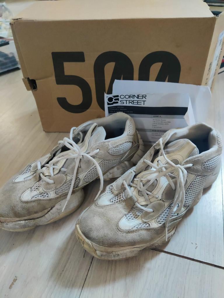 Yeezy 500 met doos & factuur, Kleding | Heren, Schoenen, Wit, Ophalen of Verzenden, Adidas Yeezy, Gedragen